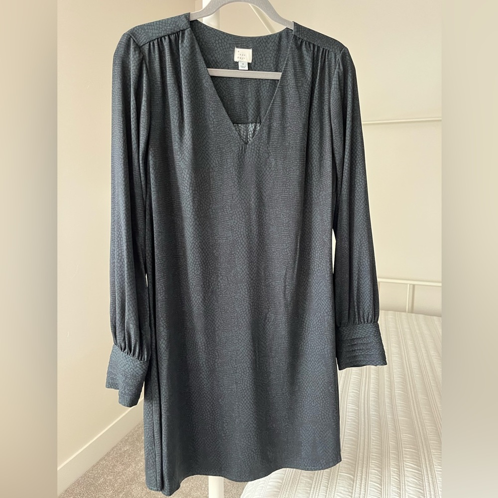 Like New~size Med. Short, trapeze cut dress Snake skin print in Black & Emerald